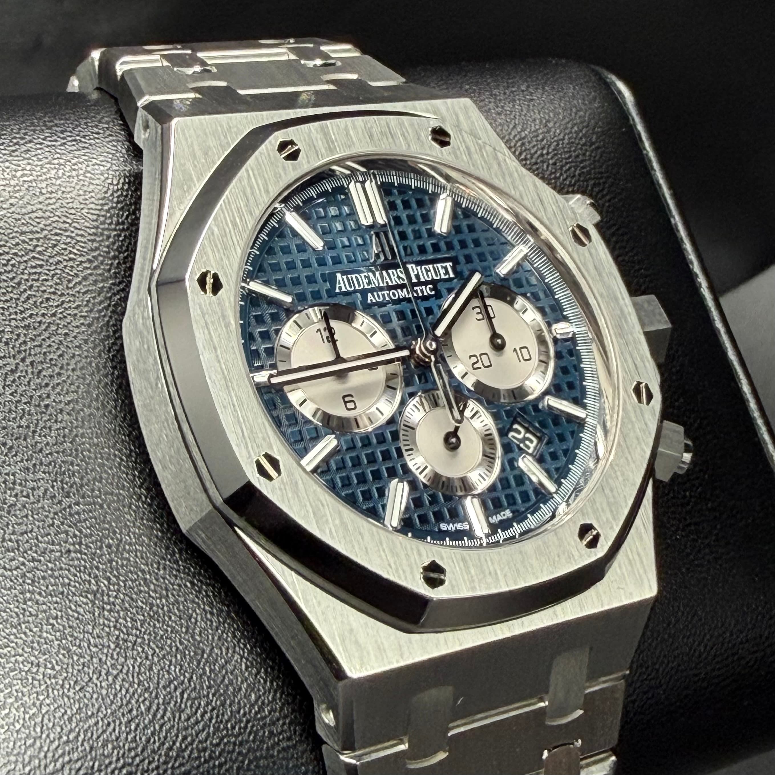 Audemars Piguet Royal Oak Chronograph Blue Dial - view 3