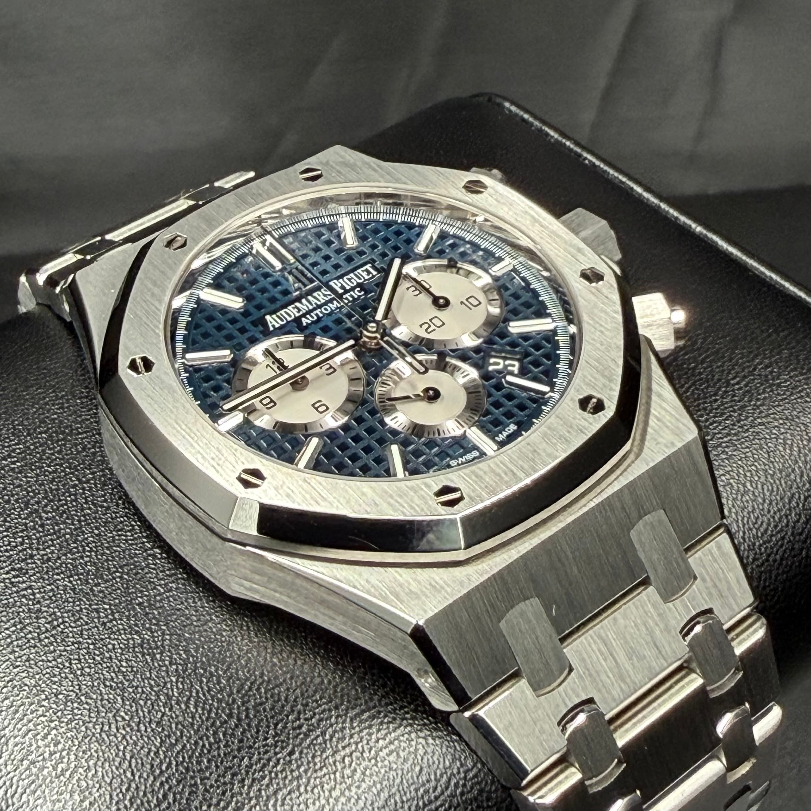 Audemars Piguet Royal Oak Chronograph Blue Dial - view 6