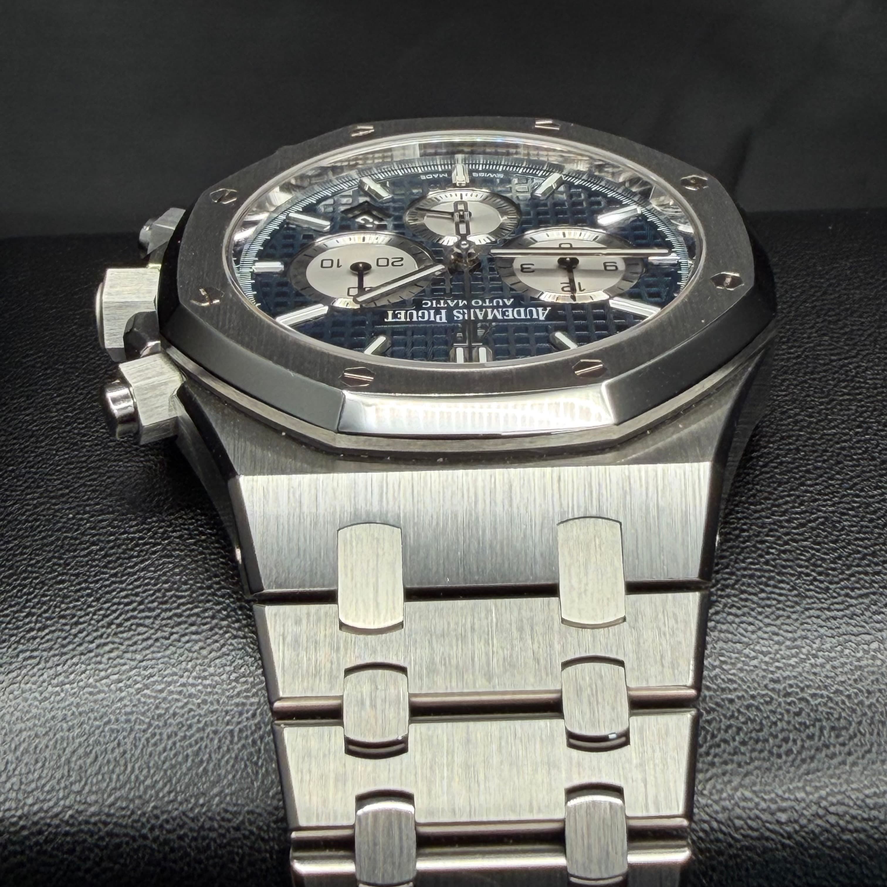 Audemars Piguet Royal Oak Chronograph Blue Dial - view 9