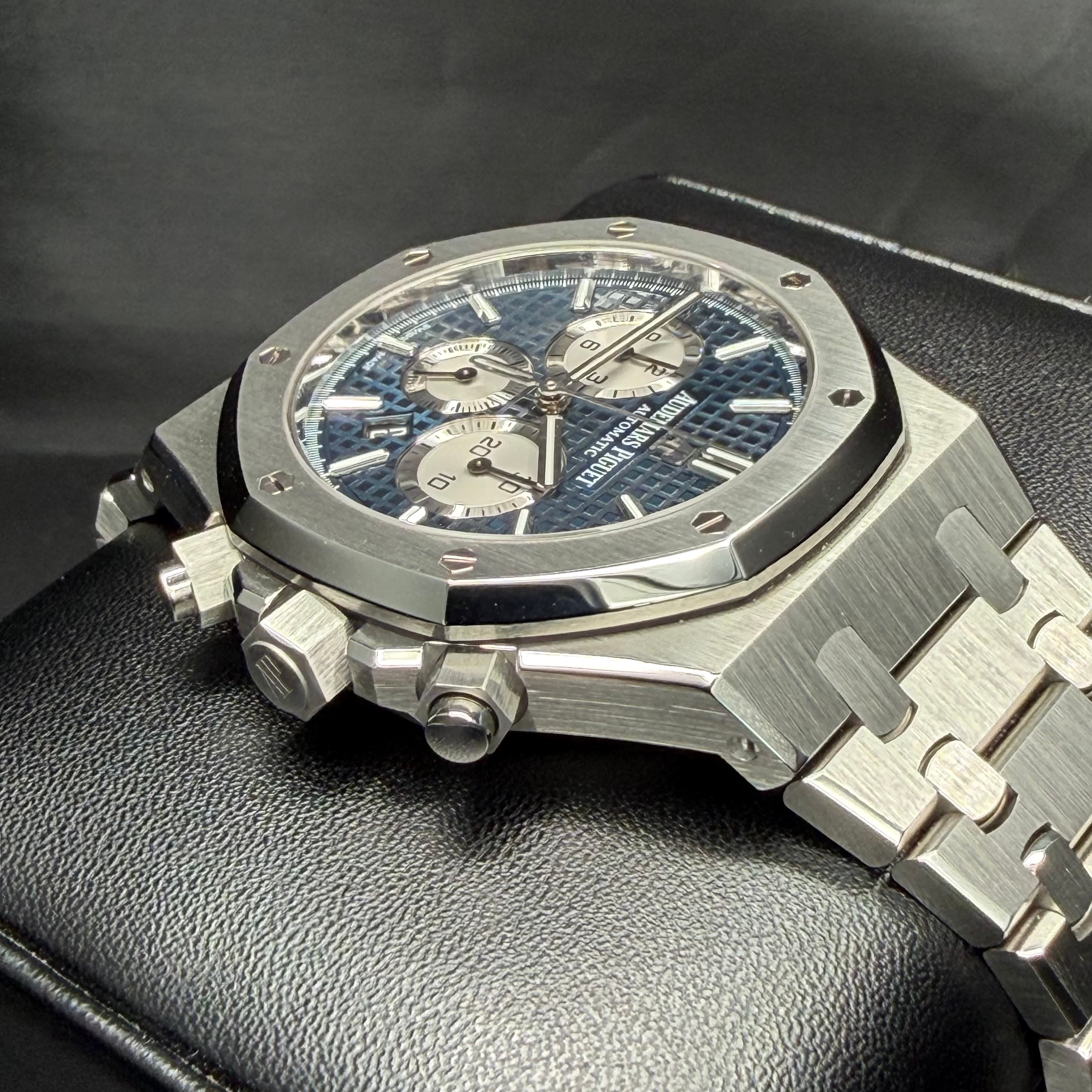 Audemars Piguet Royal Oak Chronograph Blue Dial - view 10