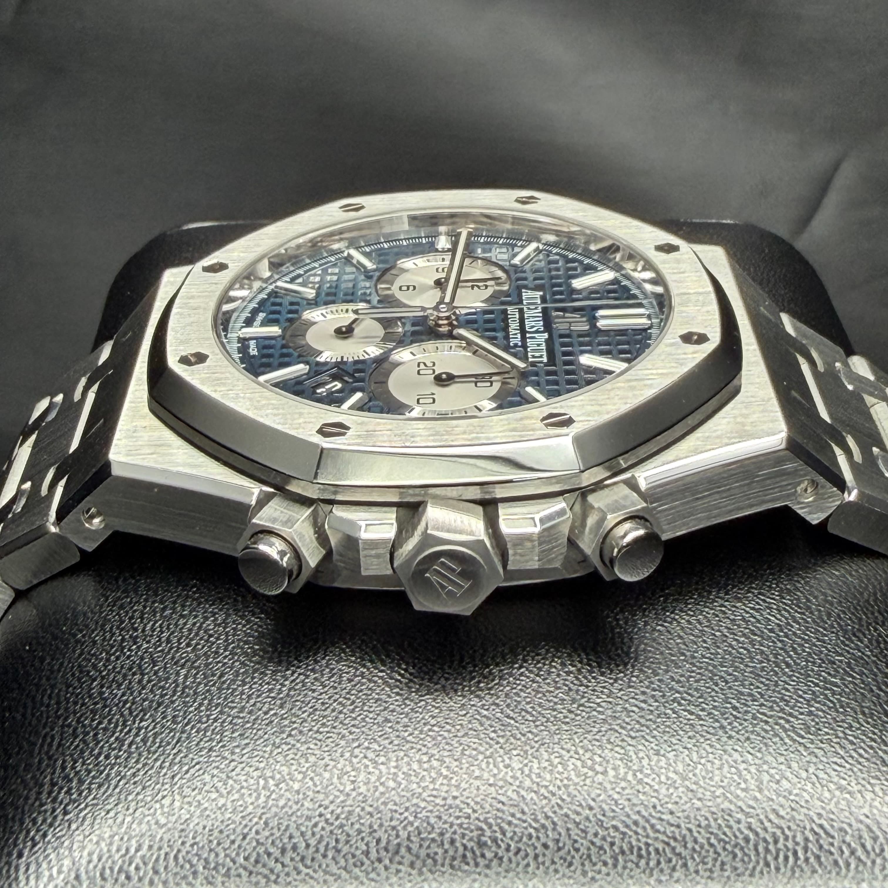 Audemars Piguet Royal Oak Chronograph Blue Dial - view 11
