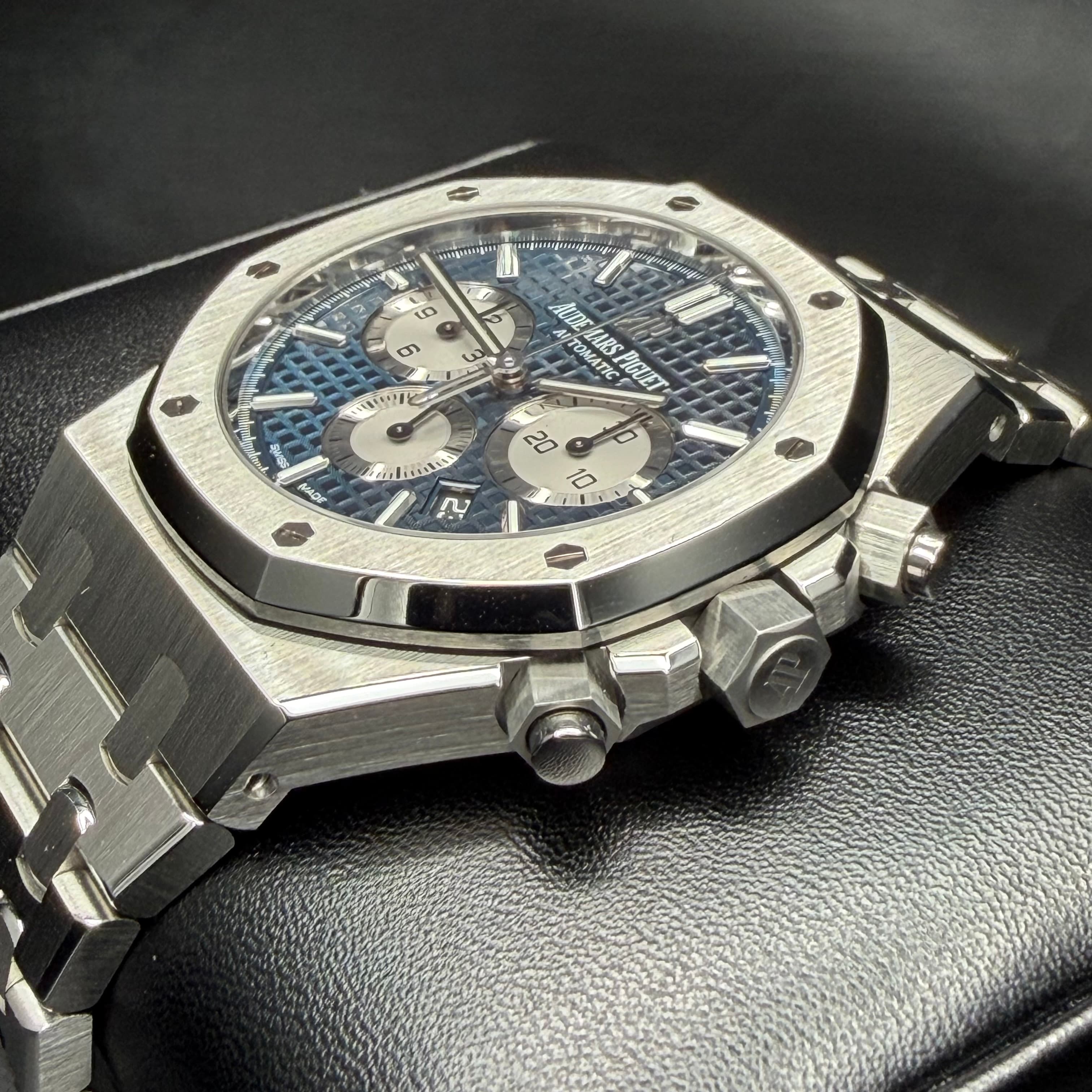 Audemars Piguet Royal Oak Chronograph Blue Dial - view 12