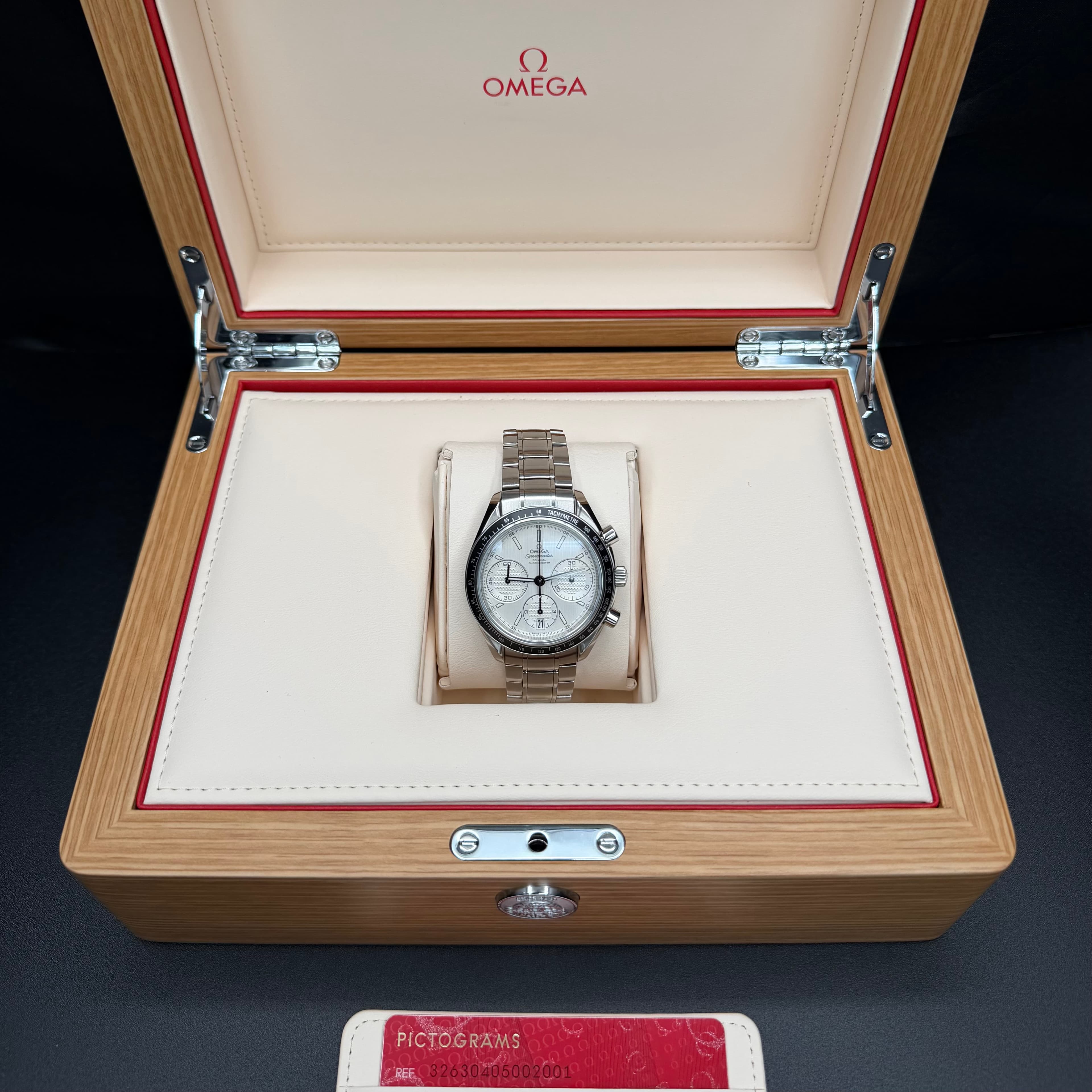 Omega Speedmaster - view 2
