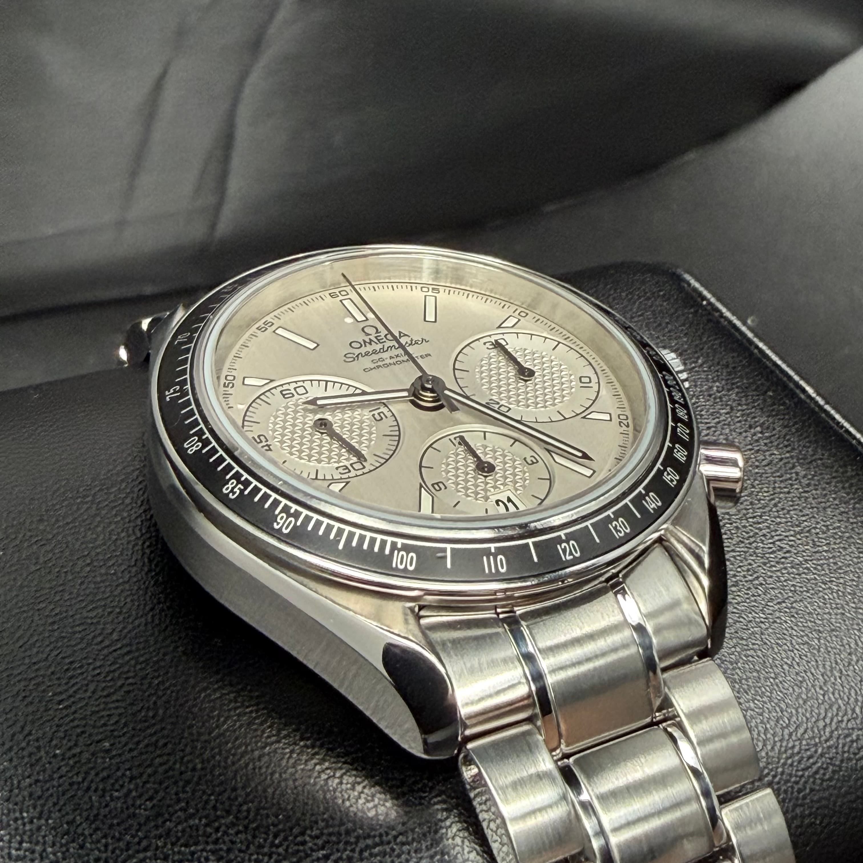 Omega Speedmaster - view 5