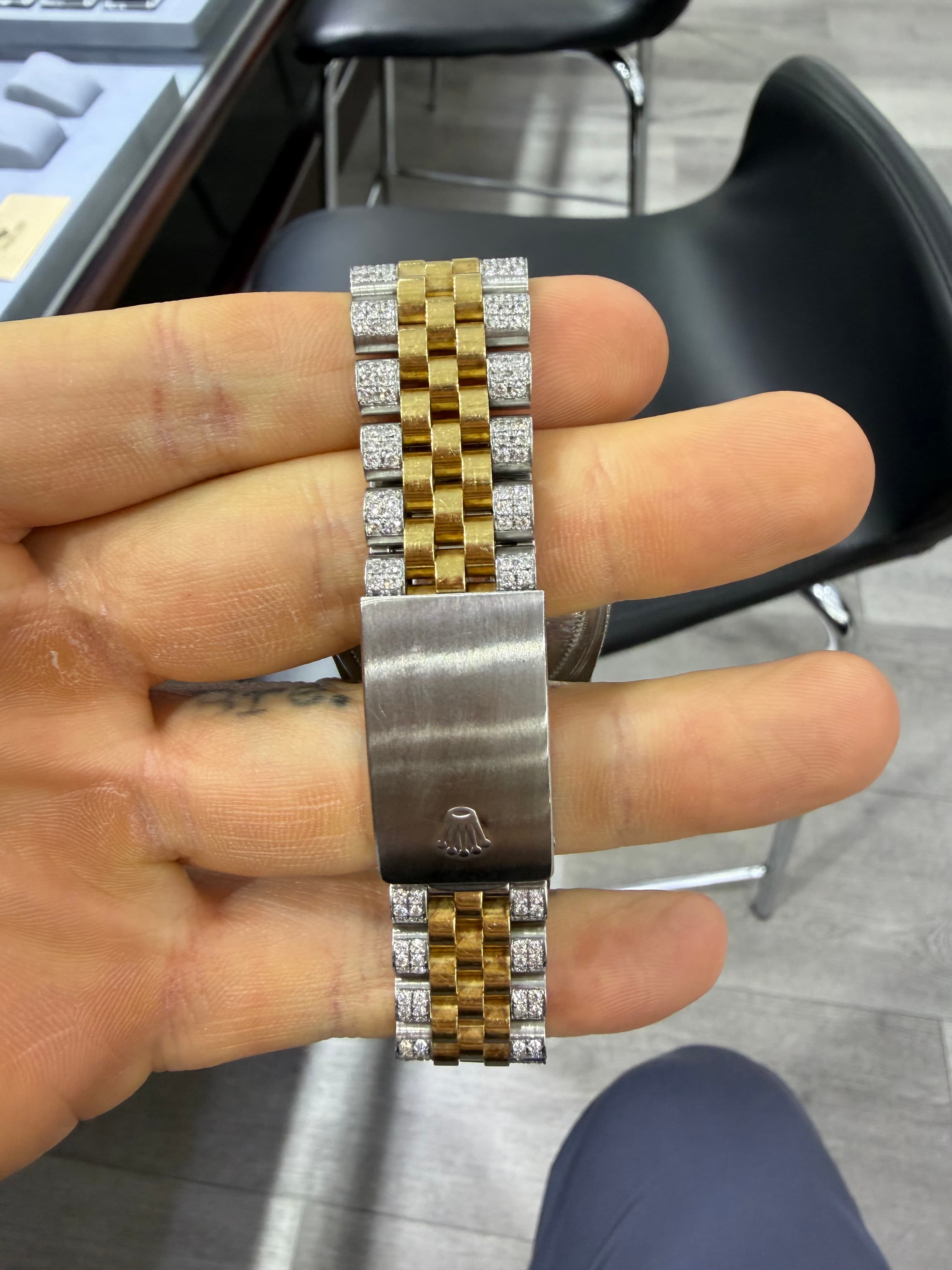 Rolex Date Just Red Dial Diamonds - view 2