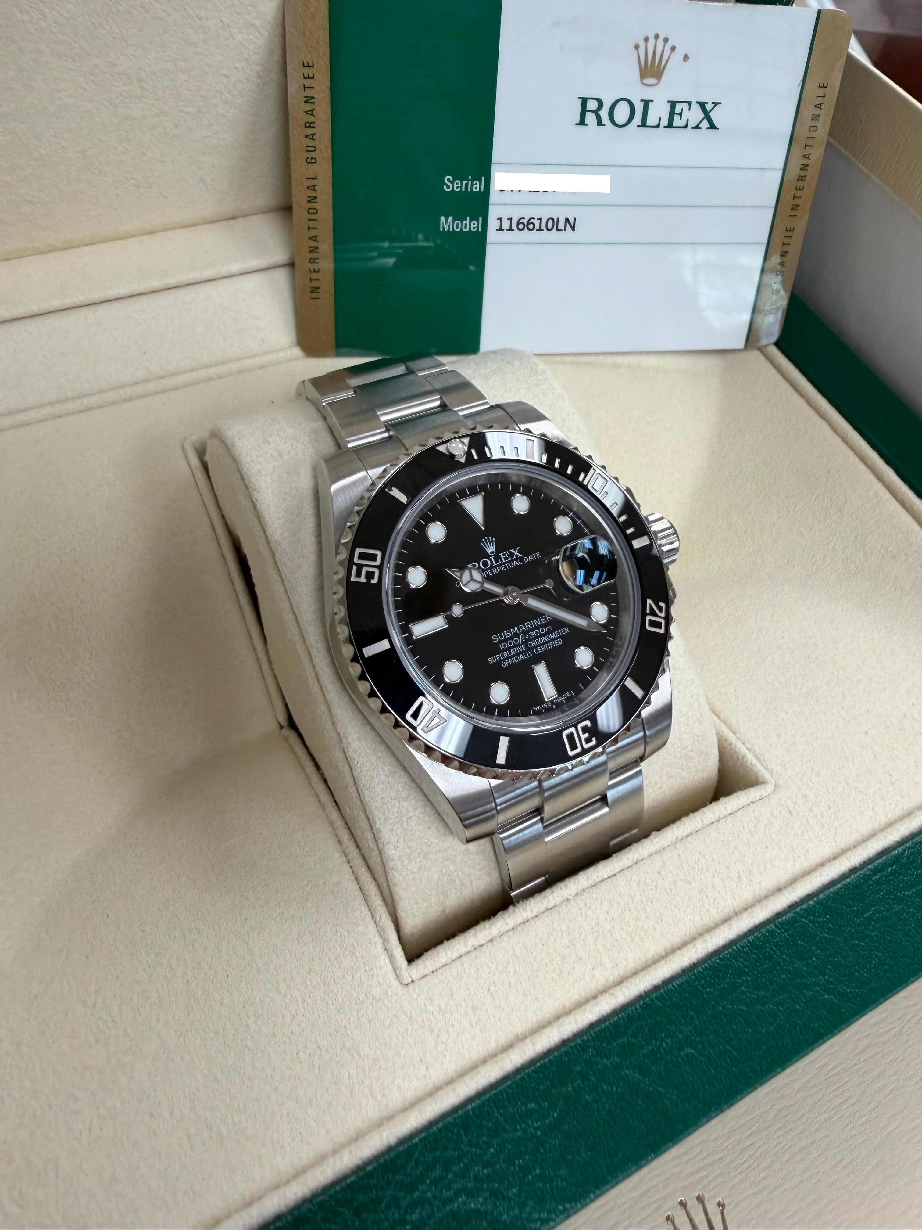 Rolex Submariner Date - view 3