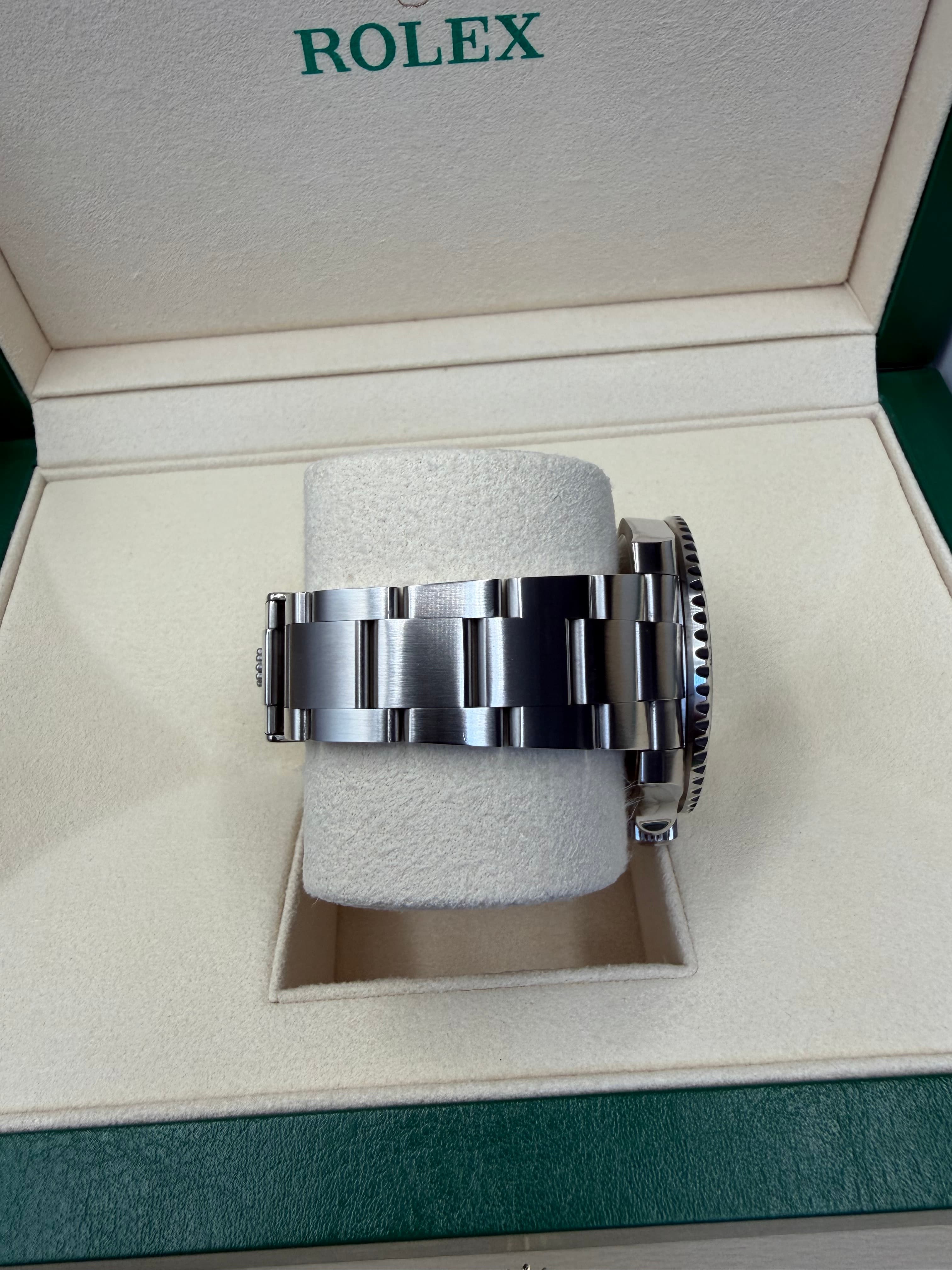 Rolex Submariner Date - view 13