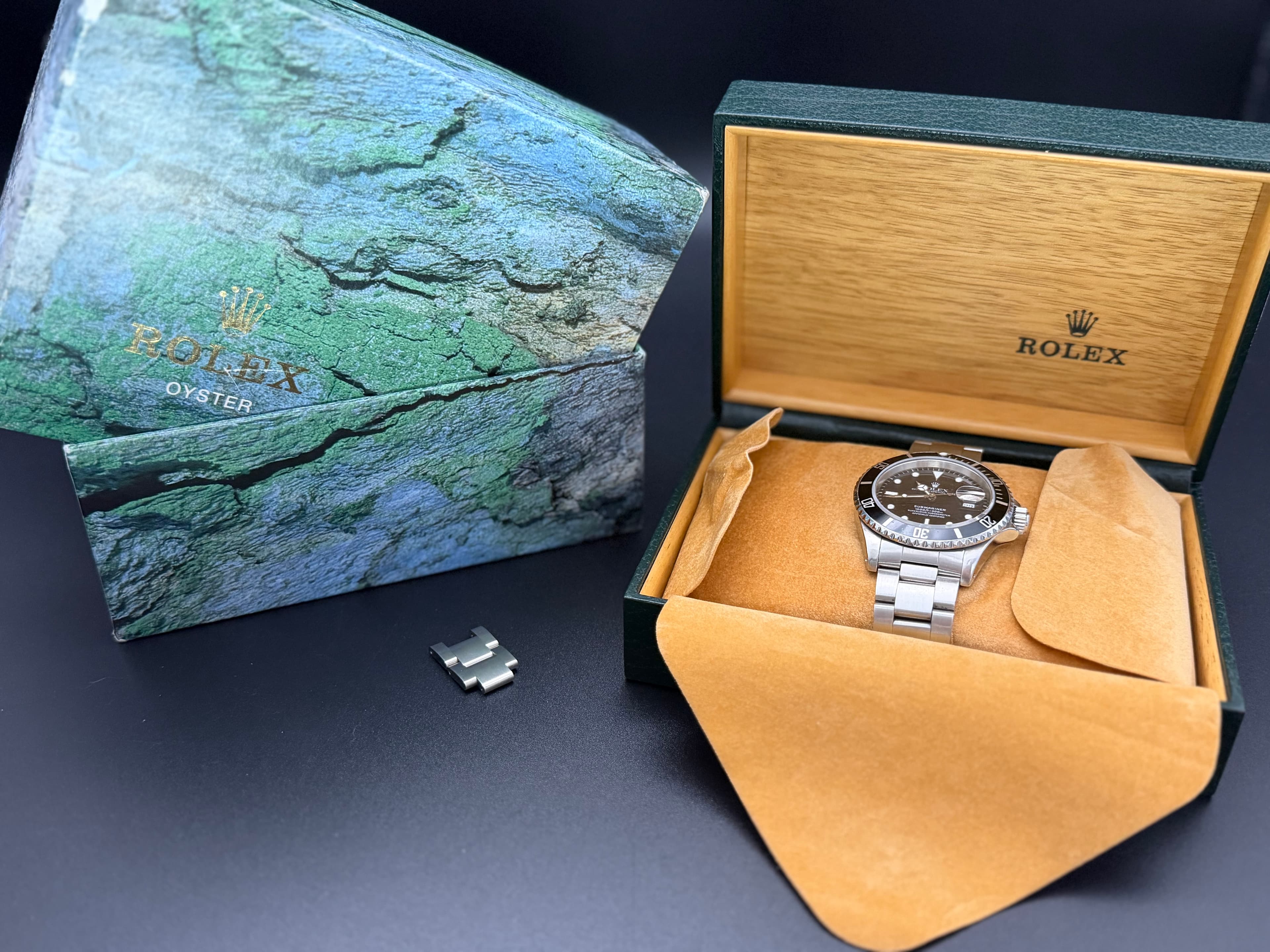 Rolex Submariner Date Black Dial - view 2