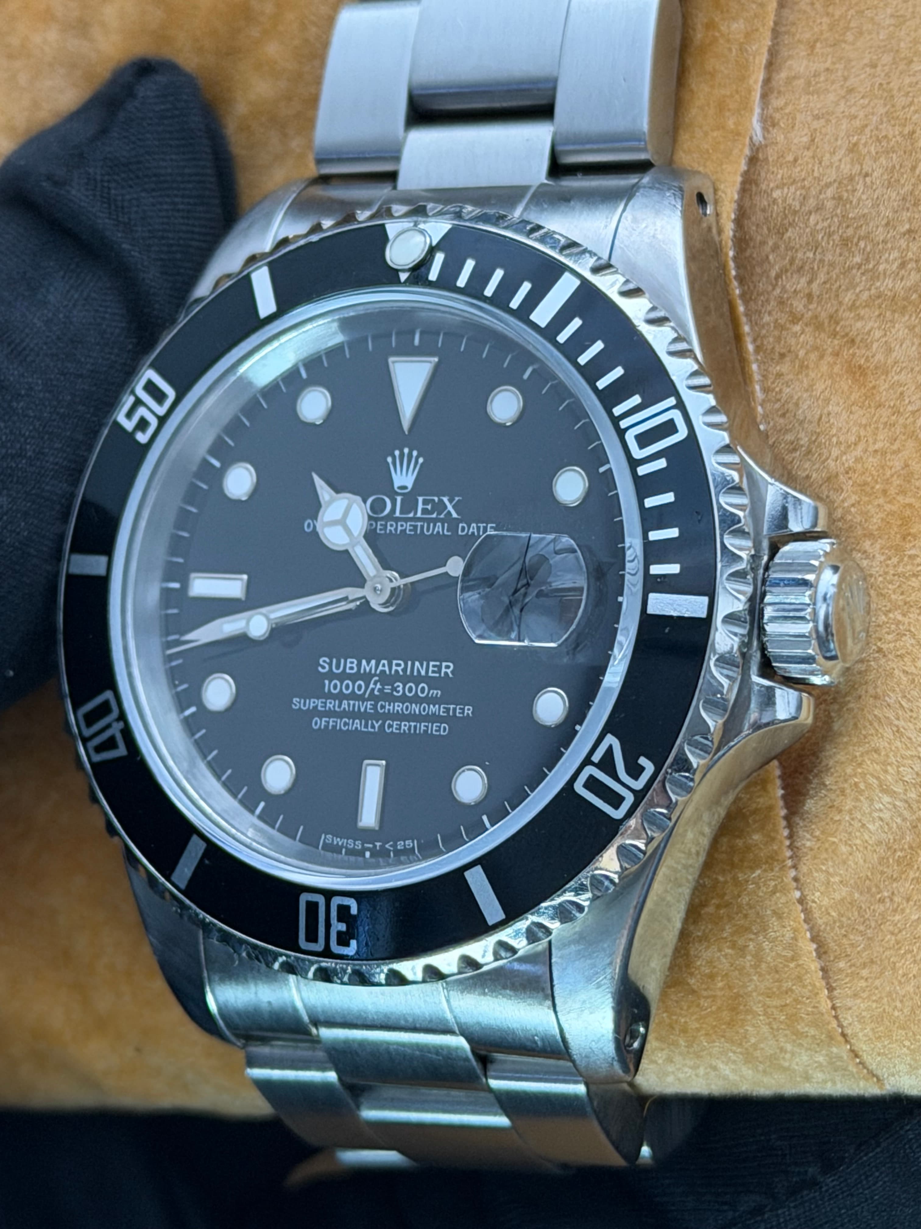 Rolex Submariner Date Black Dial - view 4