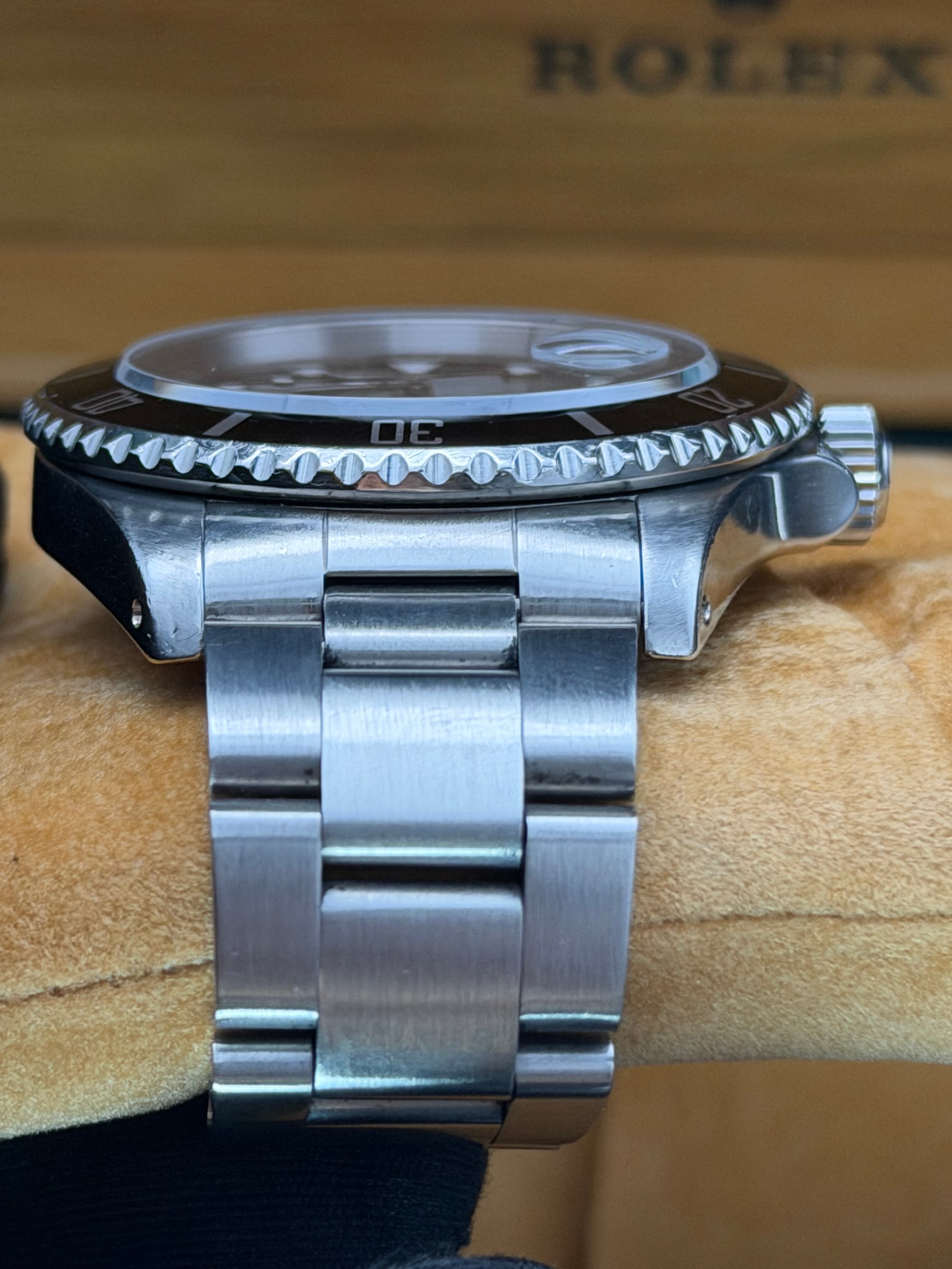 Rolex Submariner Date Black Dial - view 6