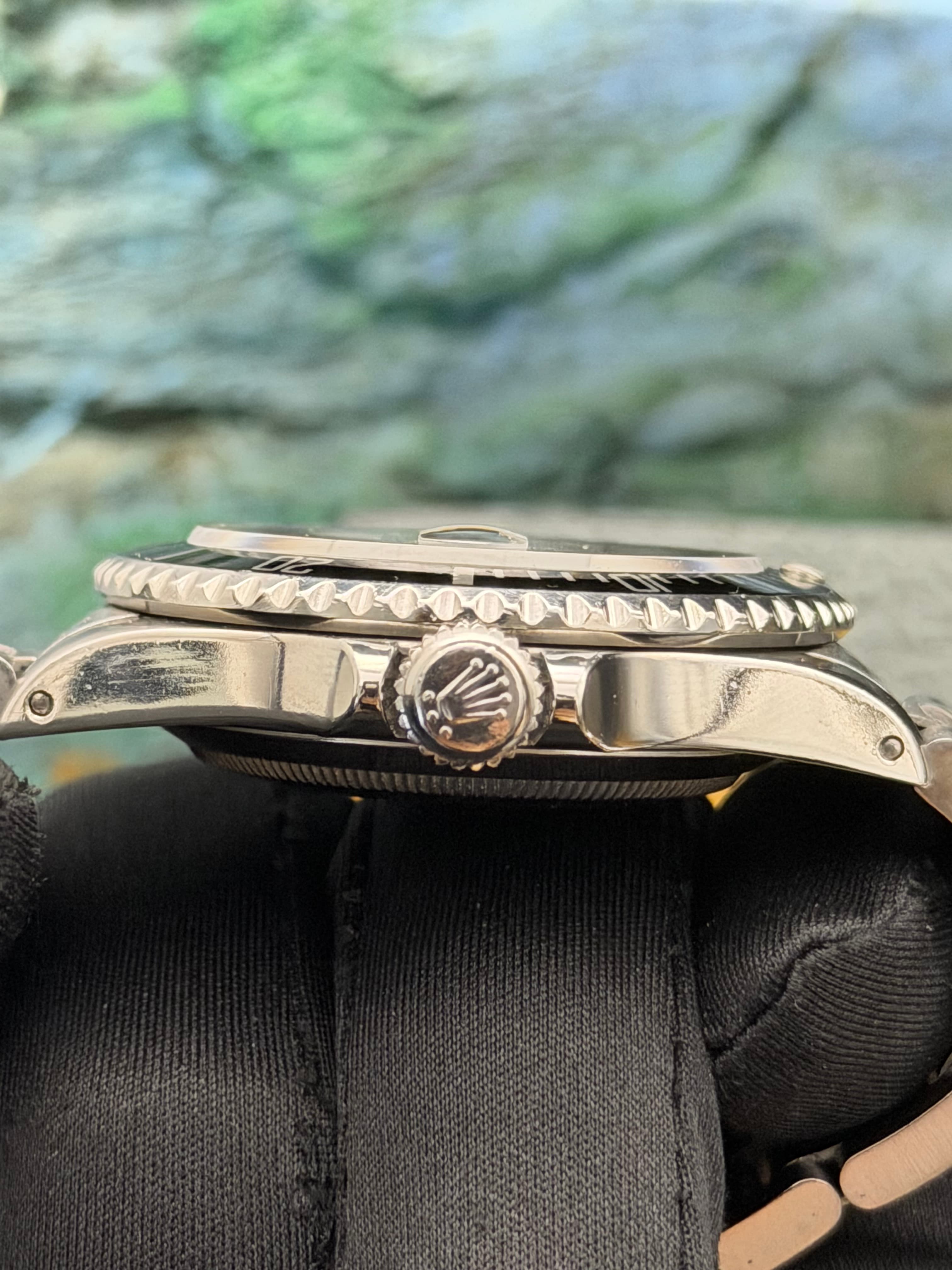 Rolex Submariner Date Black Dial - view 17