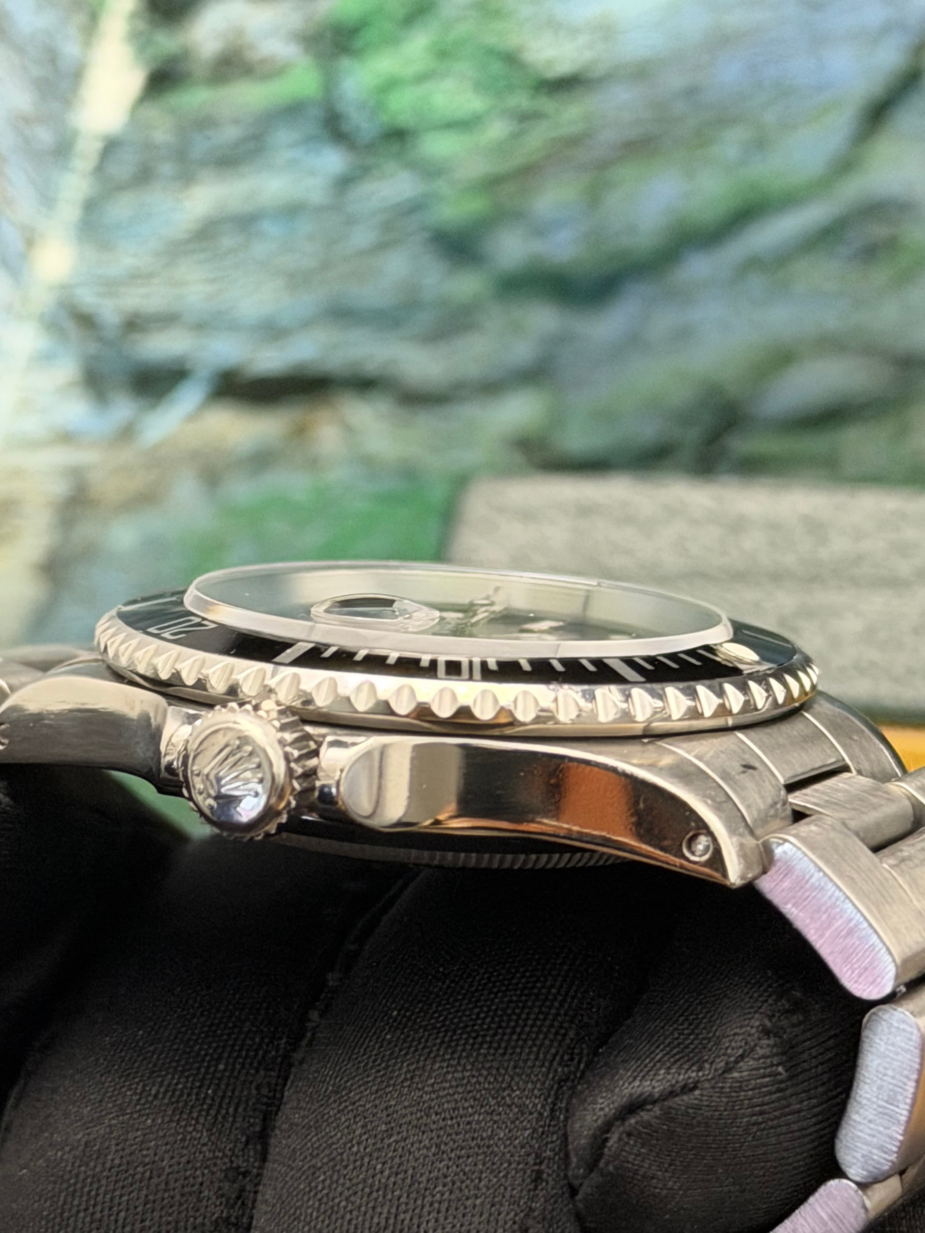 Rolex Submariner Date Black Dial - view 18