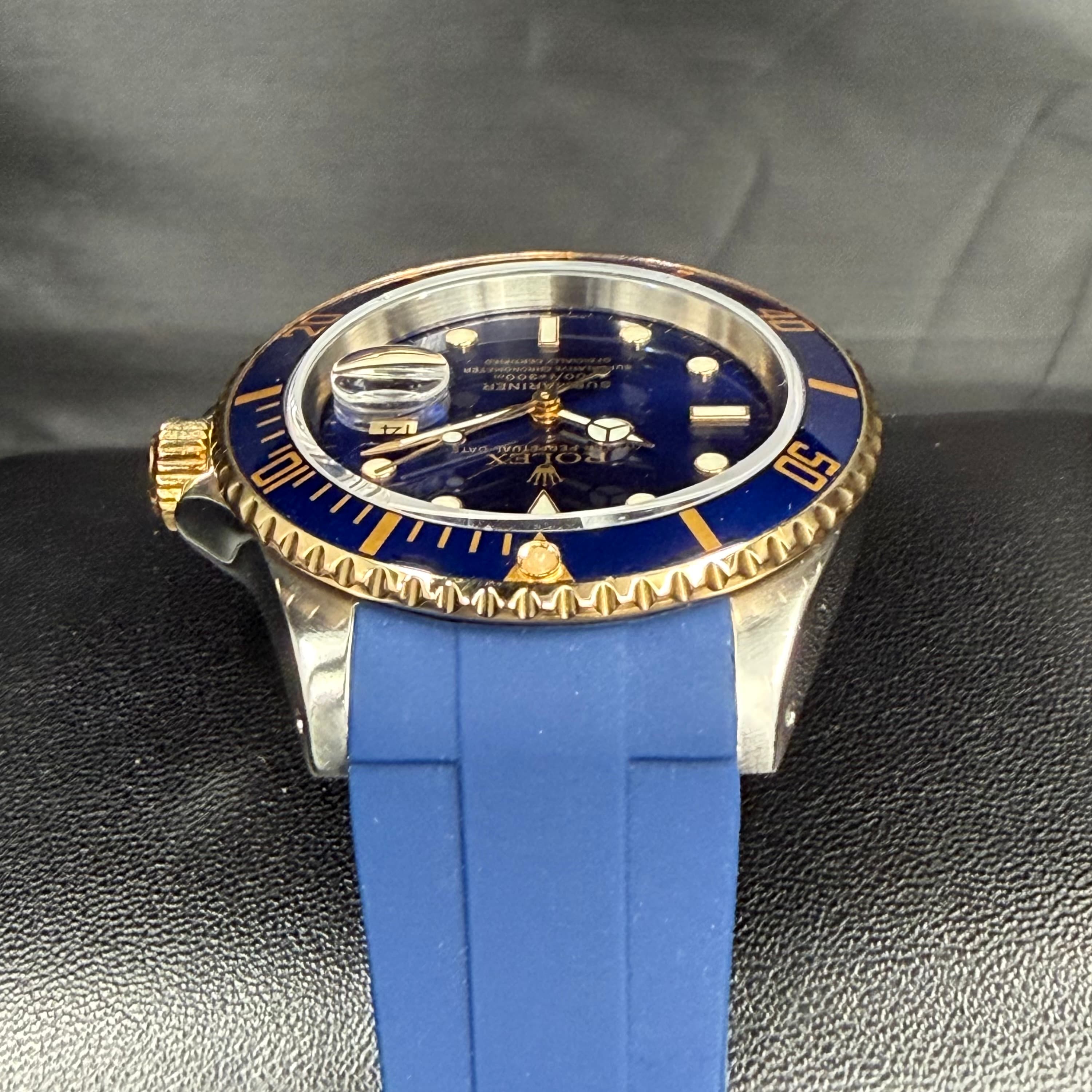 Rolex Submariner Date "Bluesy" on Rubber B Strap - view 8