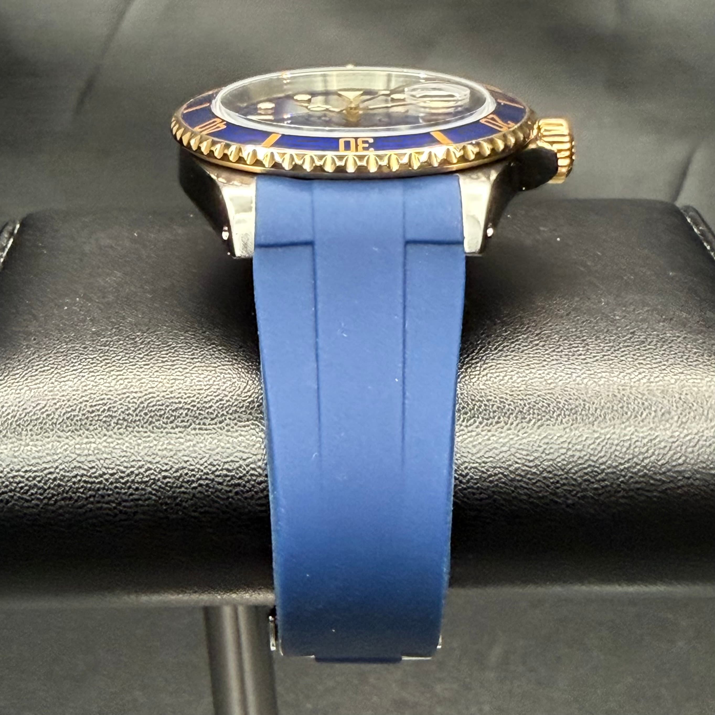 Rolex Submariner Date "Bluesy" on Rubber B Strap - view 12