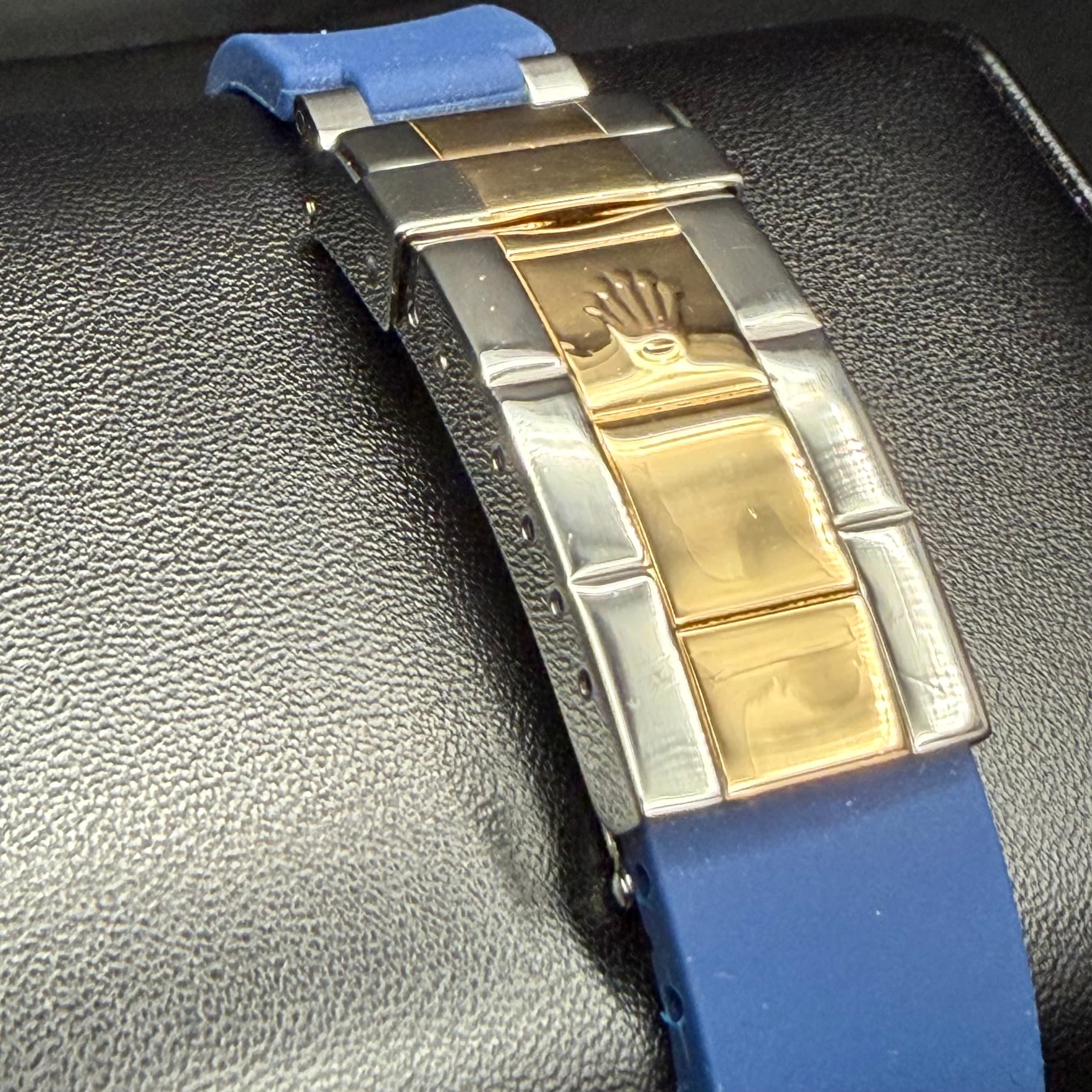 Rolex Submariner Date "Bluesy" on Rubber B Strap - view 14