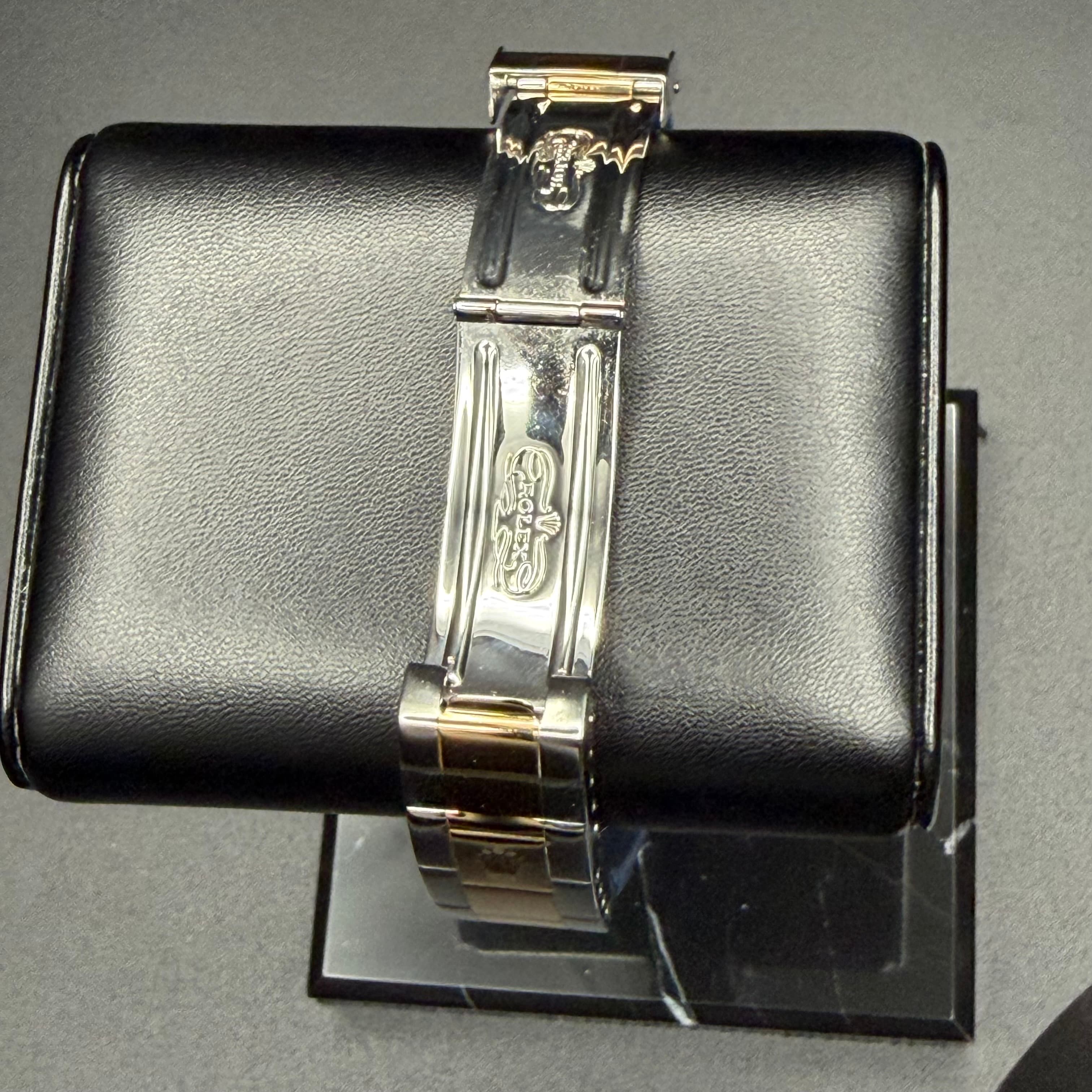 Rolex Submariner Date "Bluesy" on Rubber B Strap - view 15