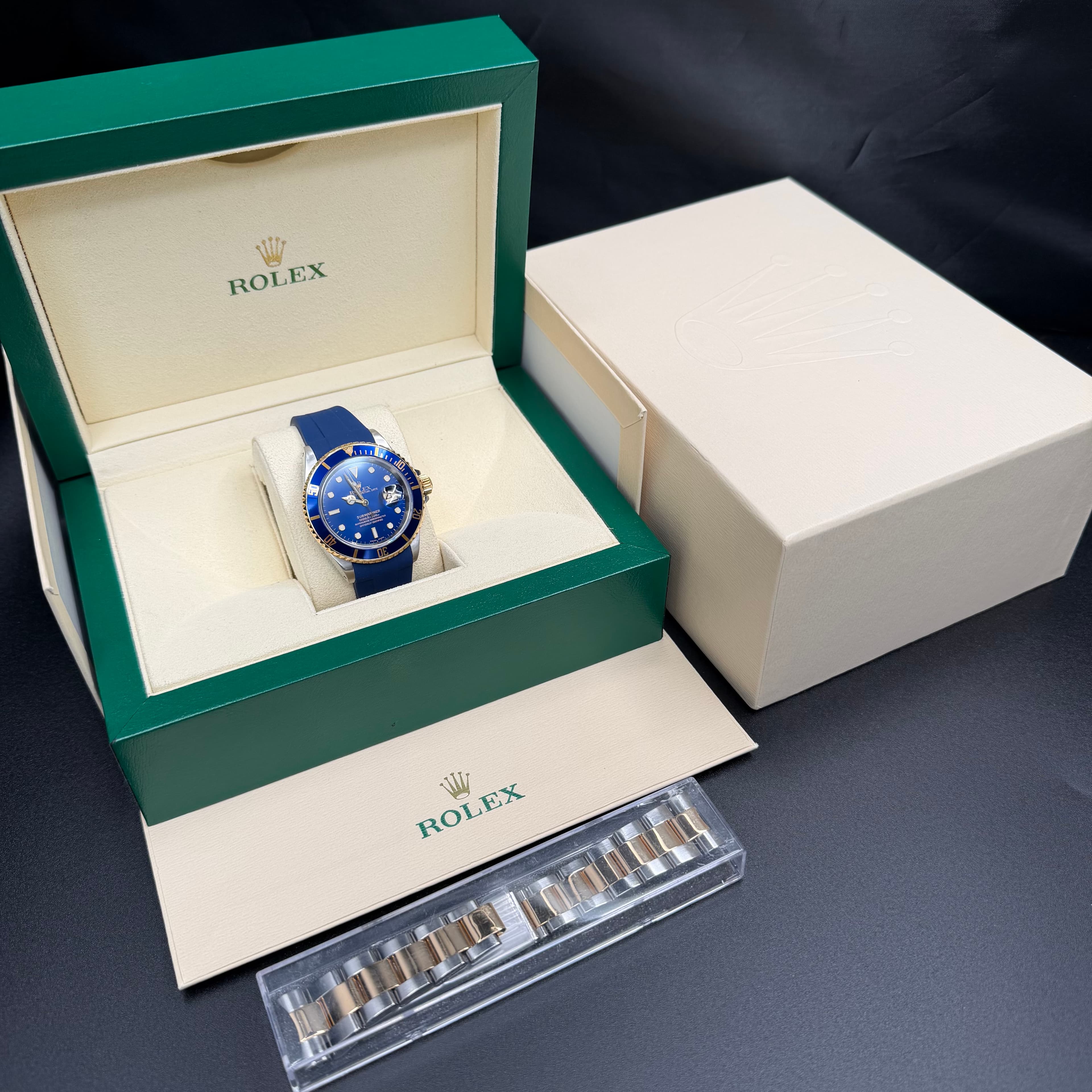 Rolex Submariner Date "Bluesy" on Rubber B Strap - view 19